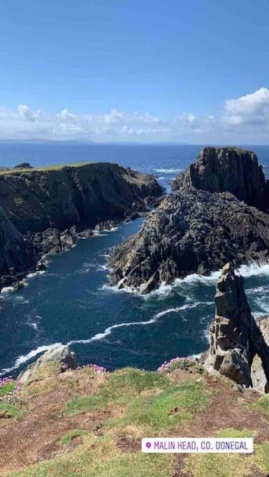 Cosy Portmor Log Cabin- Sea Views, Deck & Relaxation Malin Head Eksteriør billede